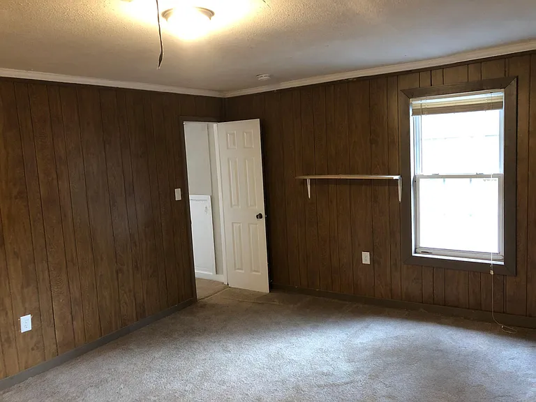 2121 Silverdale Rd — Photo 4