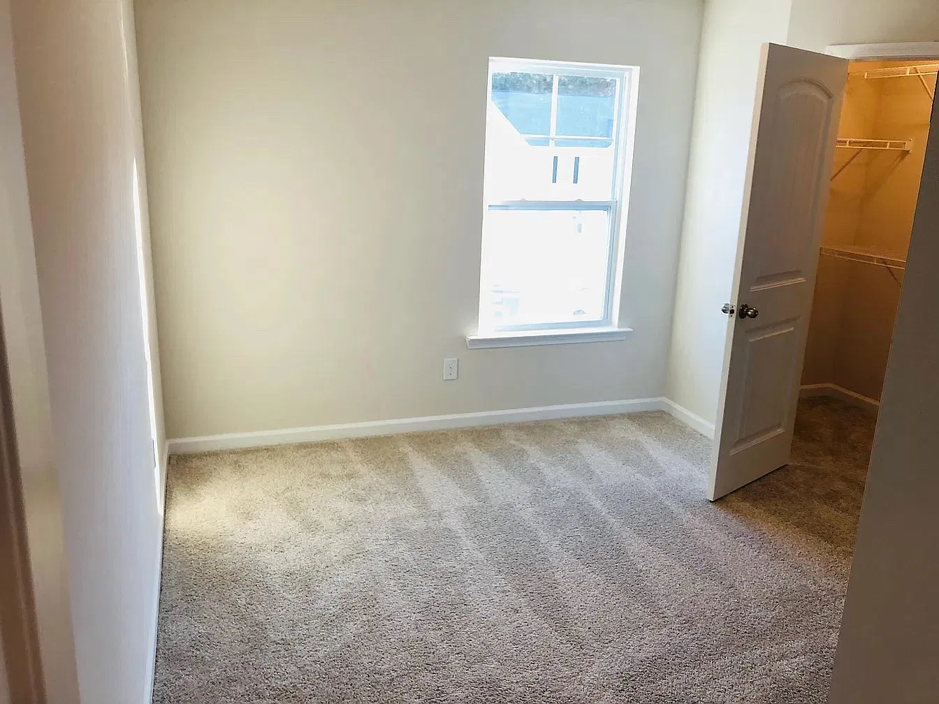3 bed, 2.5 bath, 1340 sqft, $1,700 — Photo 4