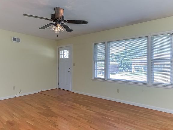 4th image of 161 Sunset Dr