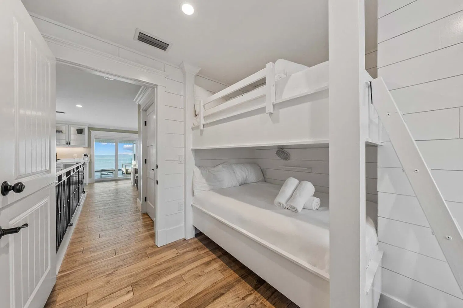 5 bed, 4.0 bath, 2992 sqft, $40,748 — Photo 3