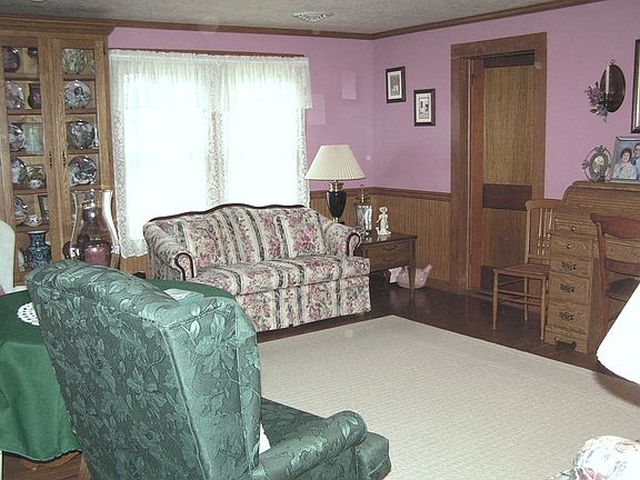 Spacious living room