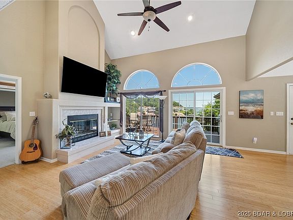 3rd image of 18 Valencia Dr