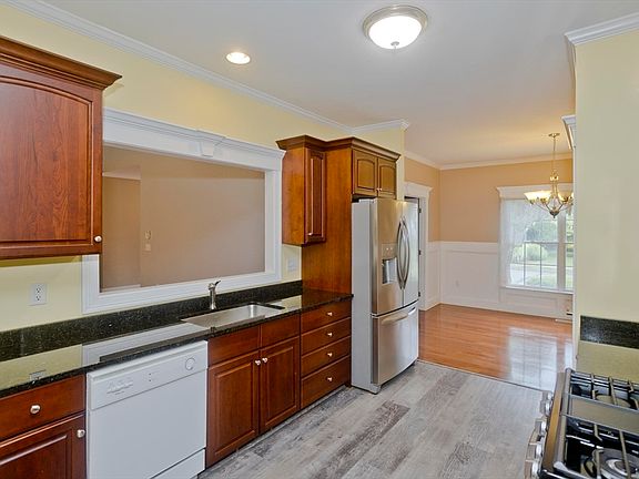 3rd image of 15 Avalon Pl