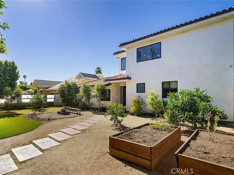 5541 Matilija Ave — Photo 37