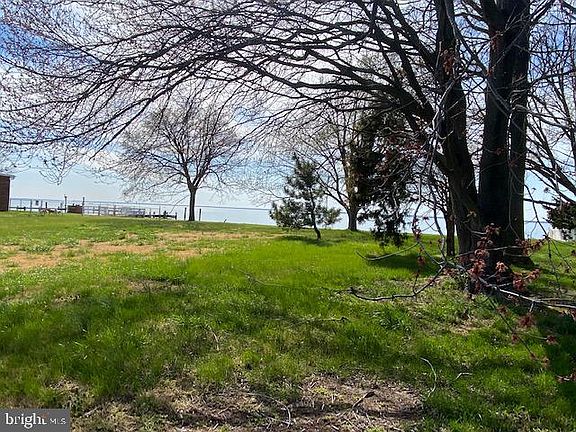 5th image of Bay Dr