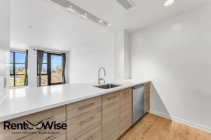 451 Donahue St #307 — Photo 13