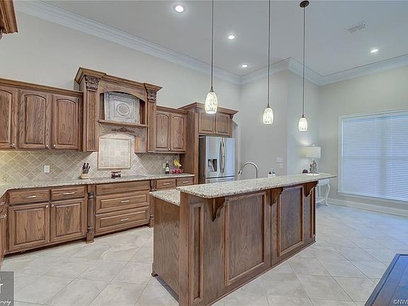 3rd image of 6635 Northwood Ln