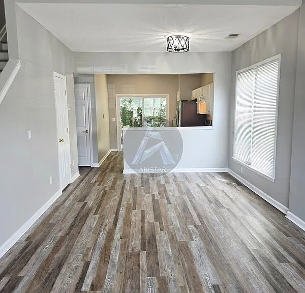 1691 Woodsford Rd NW — Photo 5