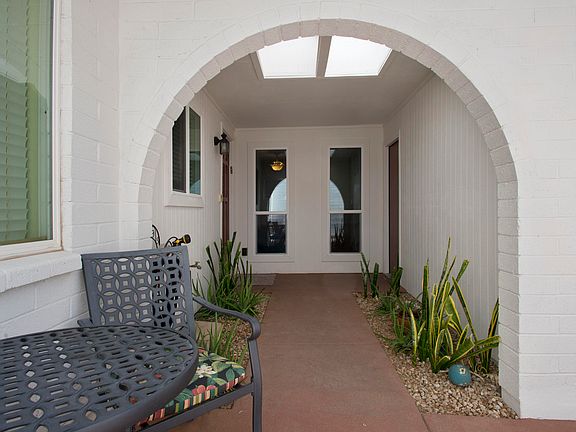 2nd image of 526 W Pebble Beach Dr