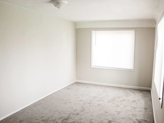 4th image of 26096 Delton St