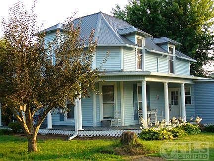 2nd image of 118 Cherry St