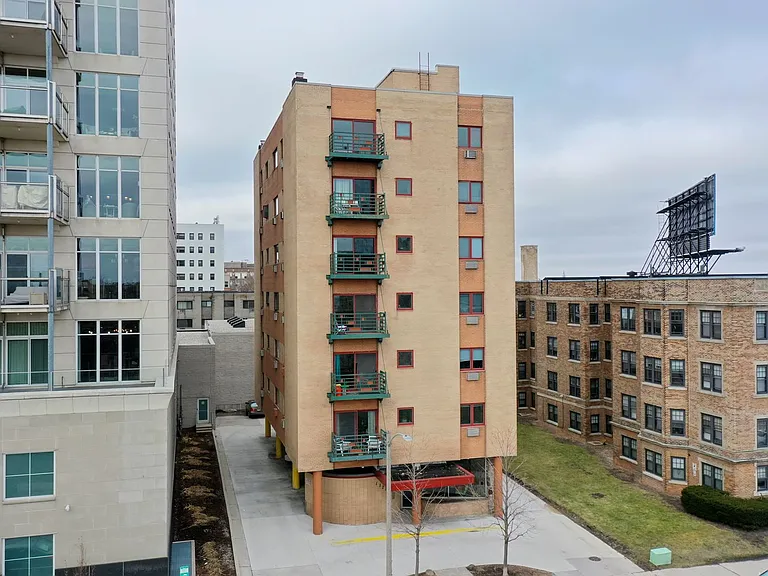 1321 Franklin — Photo 1
