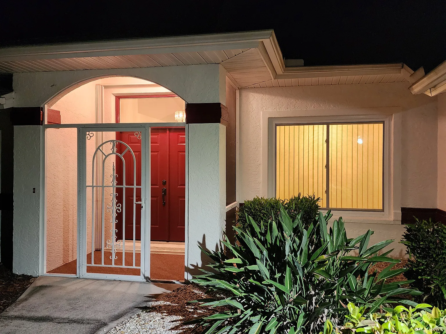 3 bed, 1689 sqft, $2,400 — Photo 2