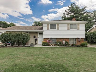 1217 Golden Gate Blvd, Mayfield Heights, OH, 44124