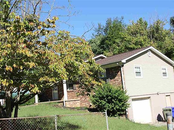 2nd image of 2325 Patricia Cir