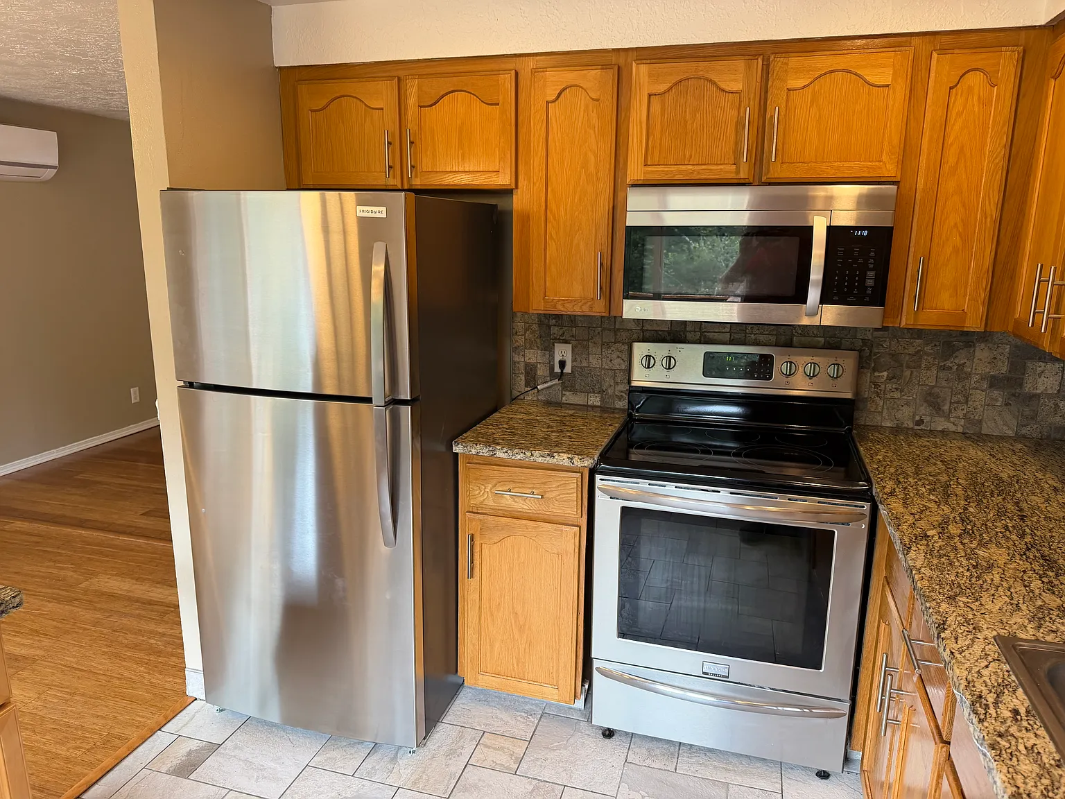 12500 SW Karen St — Photo 2