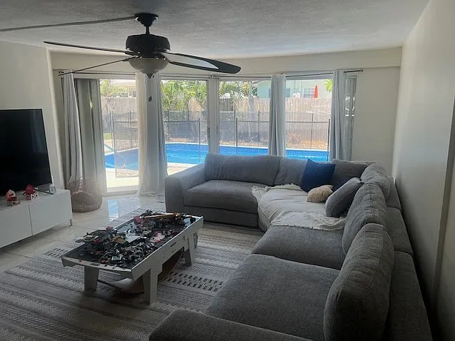 1073 SW 9th Ter — Photo 6