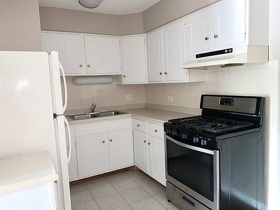 2nd image of 965 Westmoreland Dr APT 2
