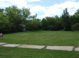 512 Bennett St, Bottineau, ND 58318