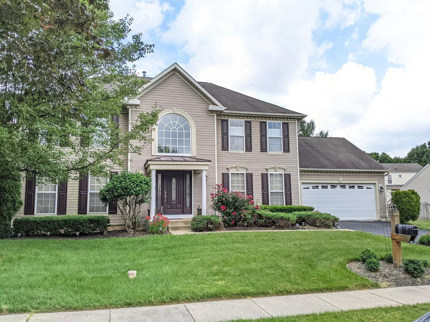 Beautiful Single Family Home in Willowbrook Community ready mid September! — Photo 2