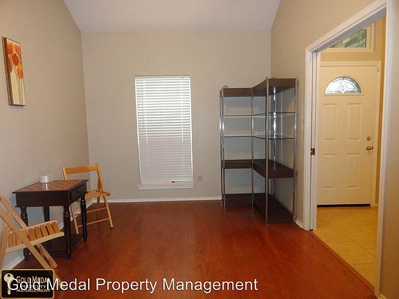 4th image of 520 Arapaho Dr