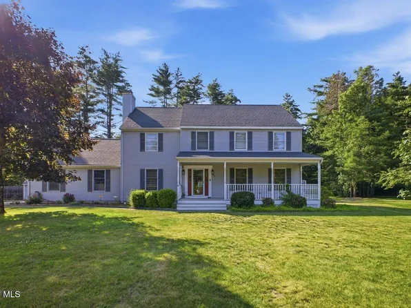 20 Queens Lane, Queensbury, NY 12804