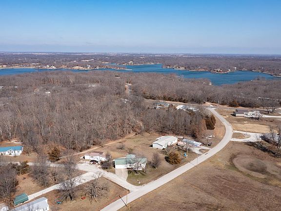 2nd image of 1000 Fawn Ln