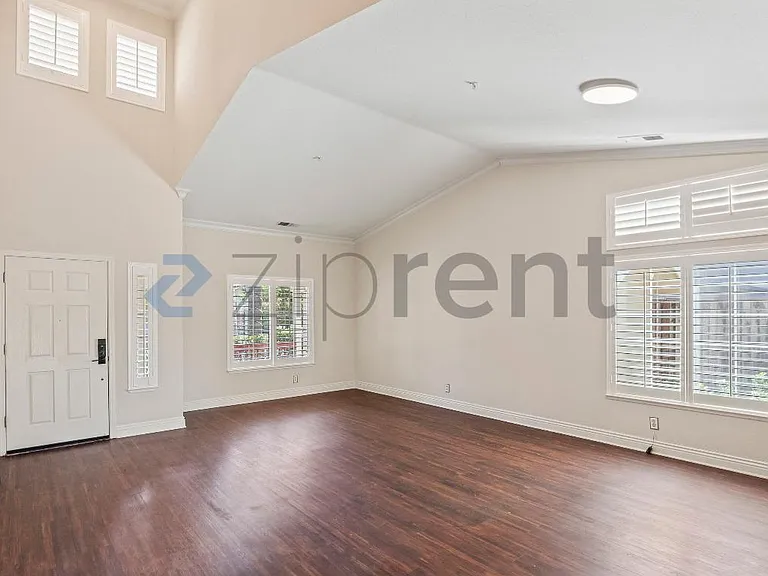 1366 Jayhawk Ln — Photo 5