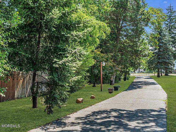 4th image of 8 Johnson Avenue