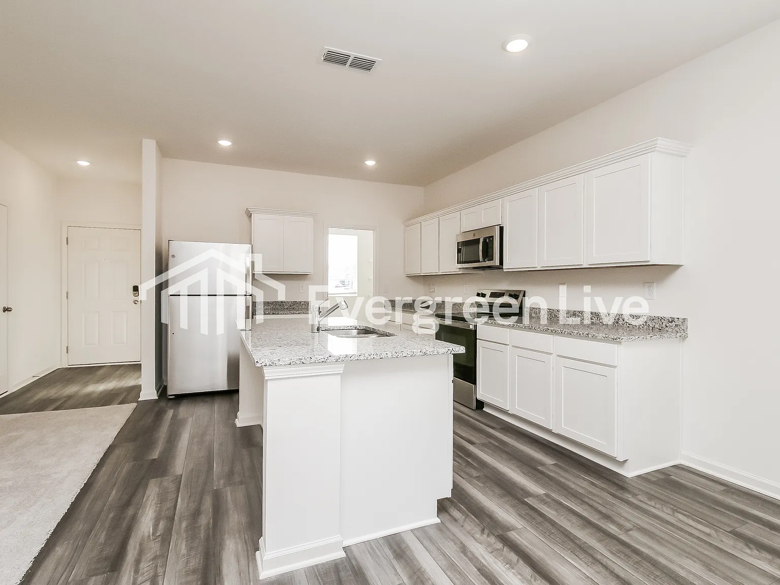 5 bed, 3.0 bath, 2722 sqft, $2,340 — Photo 4