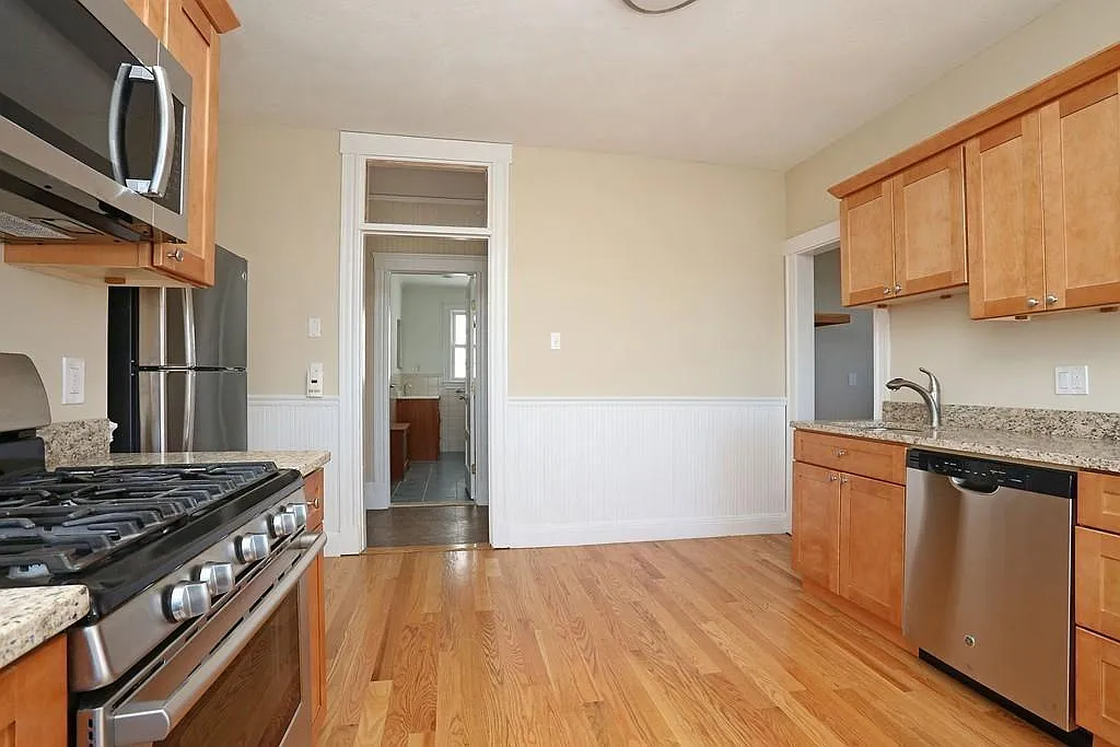 3 bed, 1500 sqft, $3,300 — Photo 2