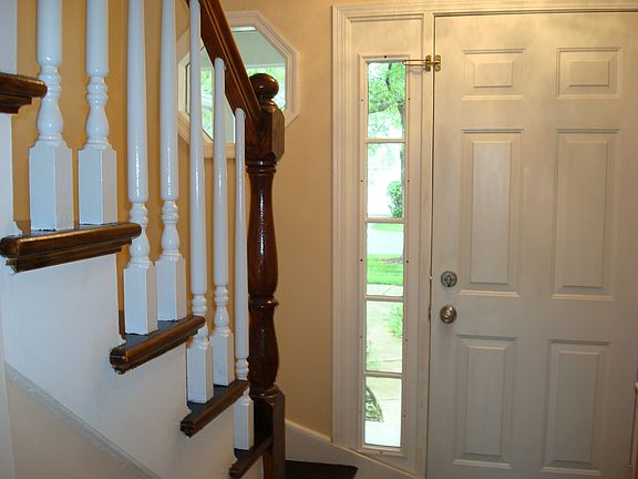 2nd image of 511 Nicole Dr APT B