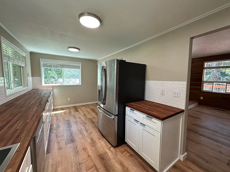 1479 Greenville Dr — Photo 13