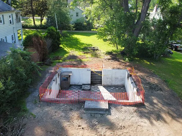 8 Evergreen Ave, Portland, CT 06480