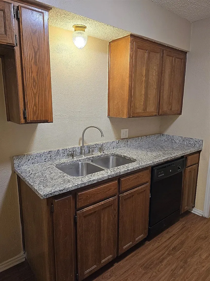 2 bed, 1.5 bath, 1092 sqft, $1,800 — Photo 3