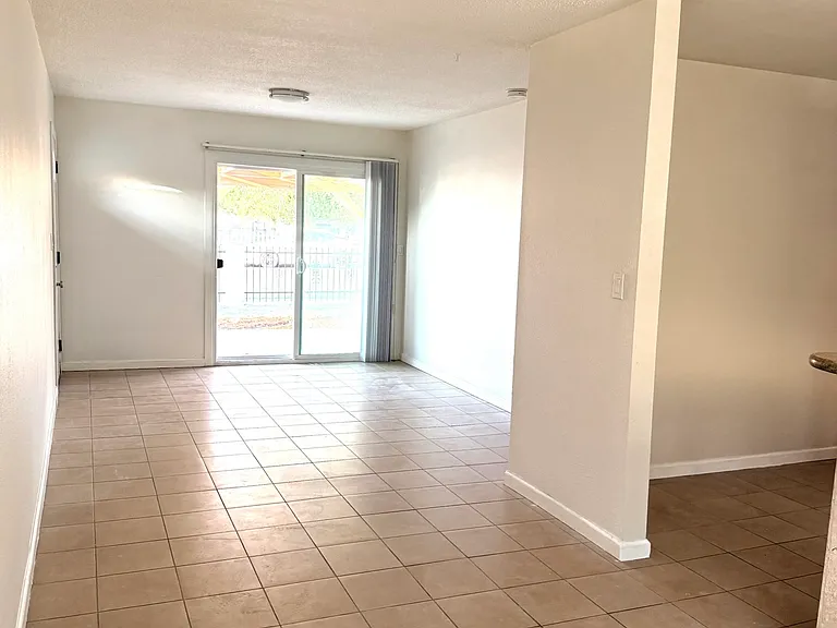 20907 Arline Ave — Photo 2