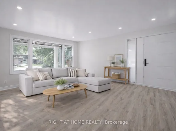 225 Essex Ave, Richmond Hill, ON L4C 2C1