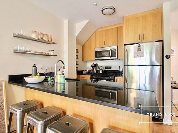 5th image of 95 Dupont St #3F