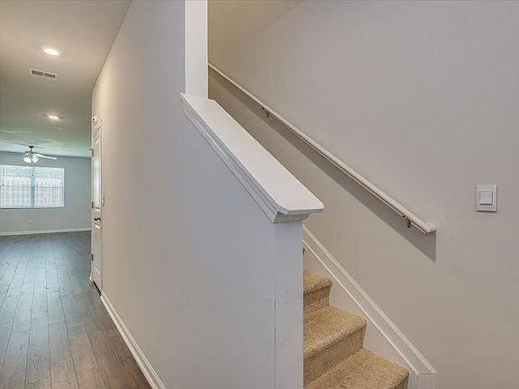 5th image of 846 Quaint Parish Cir