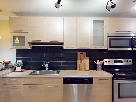 3rd image of 120 S Pennsylvania St APT 205