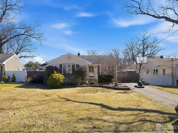 52 Sunset Ave, Old Bridge, NJ 08857