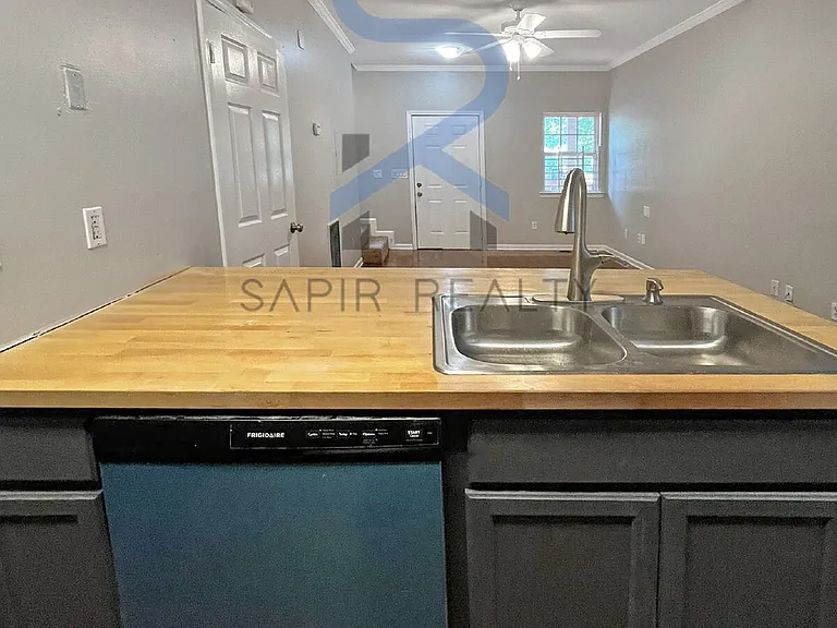 221 Fletcher St SW — Photo 10