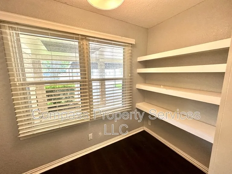 1317 Hillside St — Photo 11