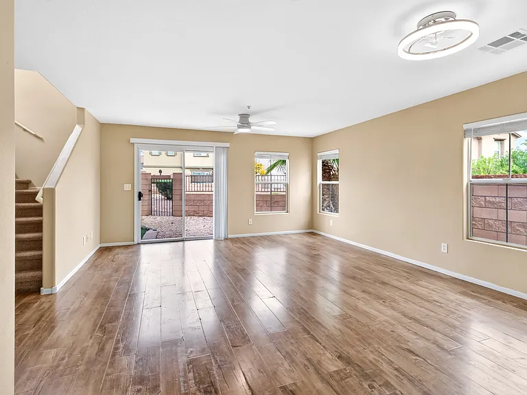 1089 Paradise Coach Dr — Photo 15