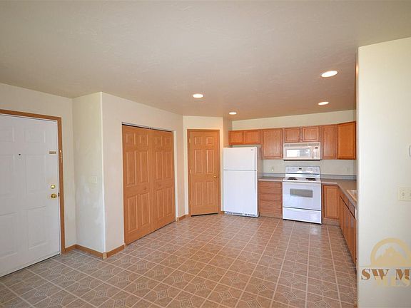 3rd image of 61 N Shore Dr APT 3