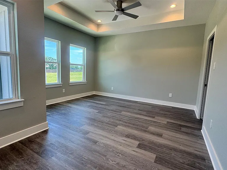 737 Ebenezer Ln — Photo 15