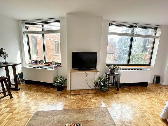 4th image of 295 Greenwich St APT 8M