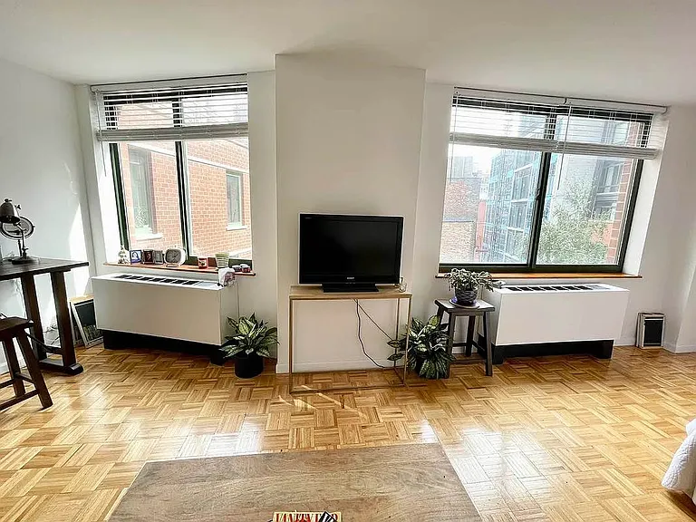 295 Greenwich St #8M — Photo 4