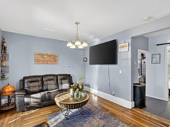 3rd image of 273 Montgomery Ave