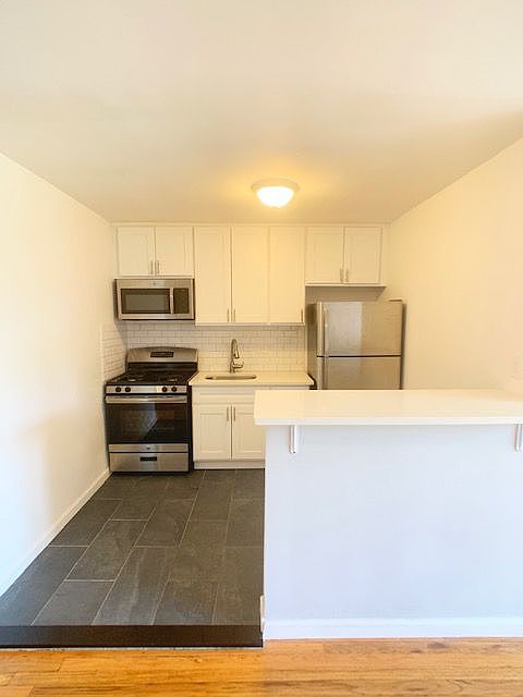 1st image of 200 E 17th St APT 3J